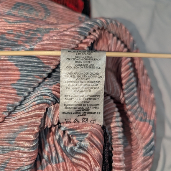 Almost Famous Ribbed Red Rose Patterned Maxi Dress - Picture 4 of 11